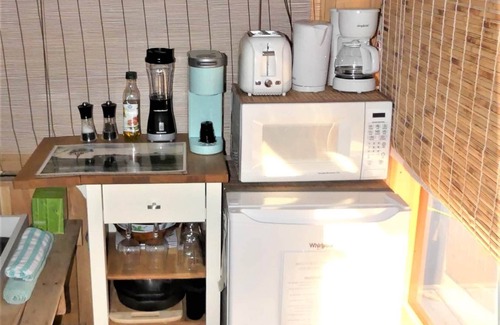 Saint-Paul-de-l'Ile-aux-Noix Cabin | Welcoming Aloberge 4: Pet-Friendly Retreat in Saint-Paul