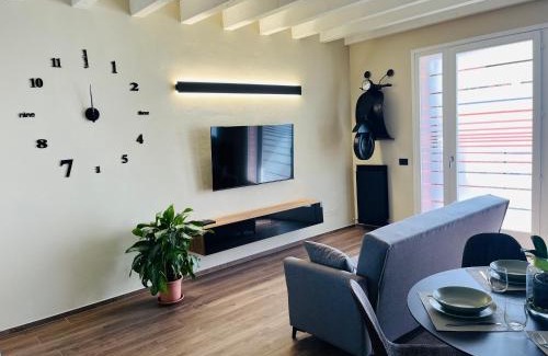 Peschiera del Garda Apartment | Discover Al Cascinale Peschiera Del Garda with Oceanfront Pool