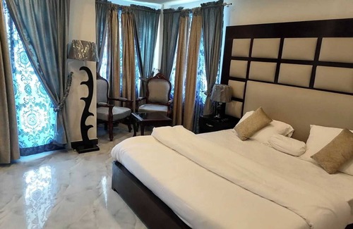 Kohistan Hotel | Discover Comfort at Al-Cazar Fort with Pool & Restaurant