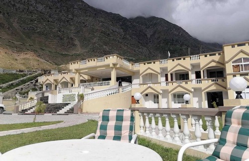 Kohistan Hotel | Discover Comfort at Al-Cazar Fort with Pool & Restaurant