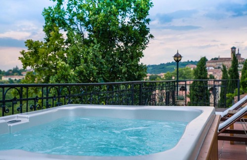 Grazzano Badoglio Apartment | Cozy Al Cedro Terrazza with Ocean View & Hot Tub