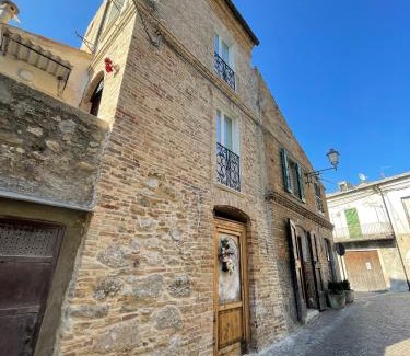 Atri Bed & Breakfast | Discover Family-Friendly Al Civico 2 with Hot Tub Access