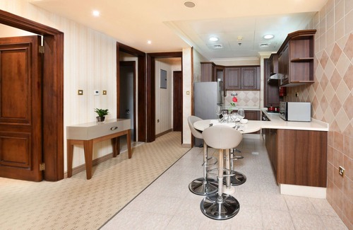 Al Sadd Apartment | Inviting Ocean View Suites with Pool and Spa Amenities