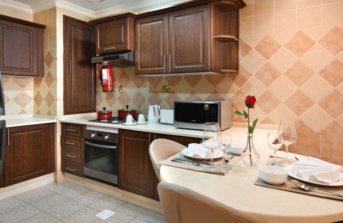Al Sadd Apartment | Inviting Ocean View Suites with Pool and Spa Amenities