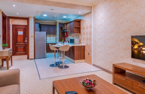 Al Sadd Apartment | Inviting Ocean View Suites with Pool and Spa Amenities