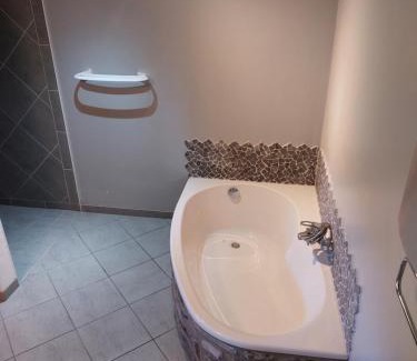 Herbaimont House | Family-Friendly Retreat at Al'fagne de boca with Kitchen