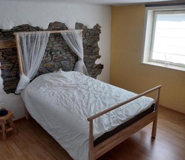 Herbaimont House | Family-Friendly Retreat at Al'fagne de boca with Kitchen
