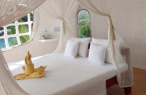Busuanga Resort | Discover Al Faro Cosmio Hotel: Poolside Bliss & Dining