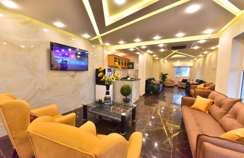 Suwailih Apartment | Relax at Al Farooq Hotel Apartments with Hot Tub & Kitchen