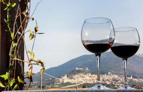 Bastia Umbra Bed & Breakfast | Pet-Friendly B&B with Pool & Ocean Views in Assisi