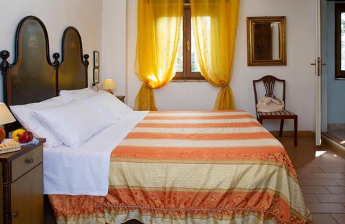 Bastia Umbra Bed & Breakfast | Pet-Friendly B&B with Pool & Ocean Views in Assisi