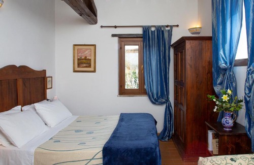 Bastia Umbra Bed & Breakfast | Pet-Friendly B&B with Pool & Ocean Views in Assisi