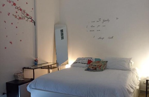 Isola del Borgo Antico House | Pet-Friendly Retreat at Al Molo Sant'Eligio - 8/10 Rating