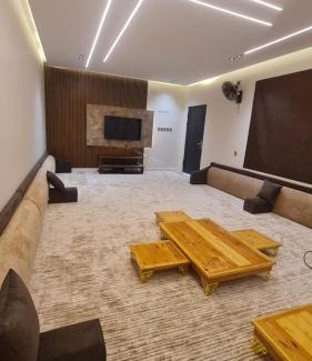 Taif House | Discover Al Moltaqua Chalet: 4-Star Oasis with Pool & Pets