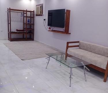 Taif House | Discover Al Moltaqua Chalet: 4-Star Oasis with Pool & Pets
