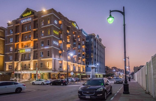 Al Khobar Hotel | Comfortable Al Muhaidb Residence: Breakfast & Family-Friendly