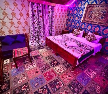 Dal Lake Hotel | Al-Noor group of houseboats