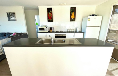 Kingscote House | Guest Rated: Al-Pac-Em Inn - Family-Friendly Farm Stay