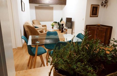 Jaen Apartment | Convenient Stay at Al pie del Camarín with Free Parking
