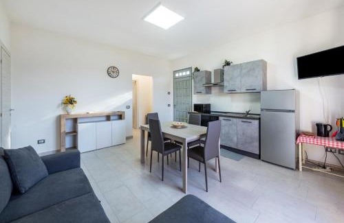 San Felice del Benaco Apartment | Scenic Al Porto Balcony Near the Lake for Family Fun