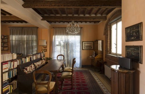Lucca Historical Center Bed & Breakfast | Eco-Friendly Al Porto di Lucca B&B: 10/10 Guest Rated