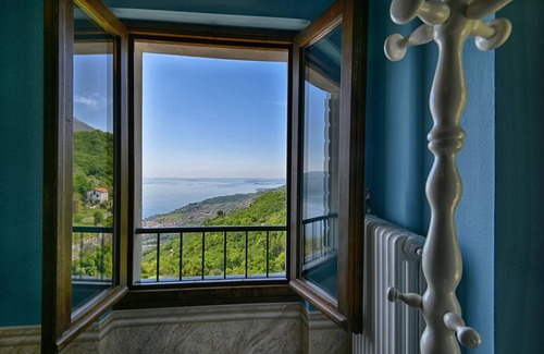 Musaga House | Perfect Retreat at Al Pos with Scenic Lake Views