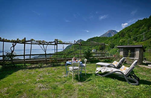 Musaga House | Perfect Retreat at Al Pos with Scenic Lake Views