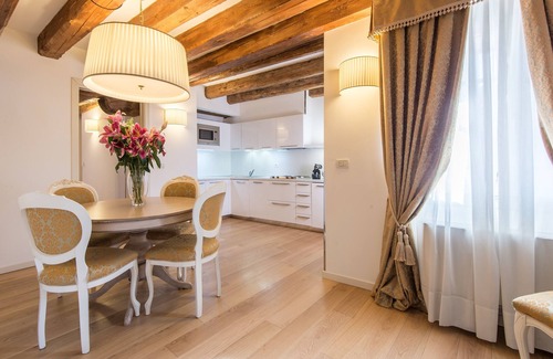 Molina House | Elegant Al Redentore di Venezia Apartments with Spa & Breakfast