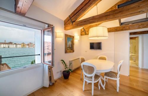 Molina Apartment | Discover Al Redentore Di Venezia: Family-Friendly Getaway
