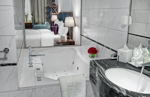 Al Jubail Hotel | Experience Alreem Hotel: 5-Star Retreat with Spa & Pool