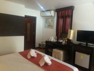 Chaweng City Center Resort | Discover Oceanfront Bliss at Al's Resort with Pool Access