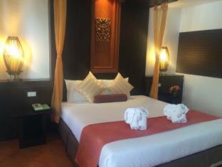 Chaweng City Center Resort | Discover Oceanfront Bliss at Al's Resort with Pool Access