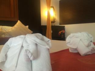 Chaweng City Center Resort | Discover Oceanfront Bliss at Al's Resort with Pool Access
