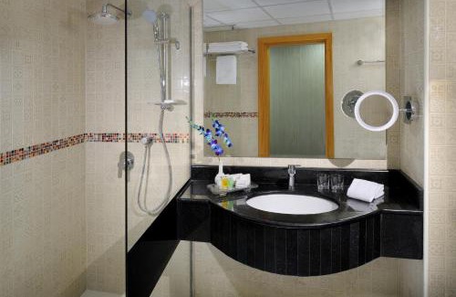 Juffair Hotel | Discover Al Safir Hotel: 4-Star Retreat with Pool & Spa