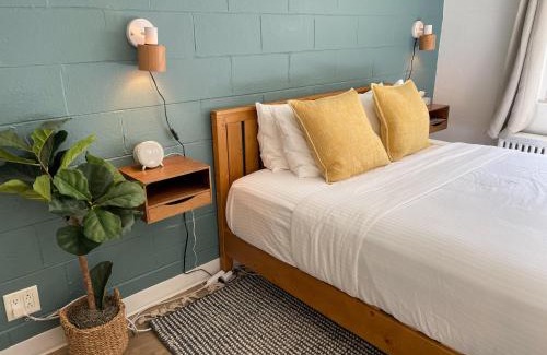 Michigan City Hotel | Pet-Friendly Escape at Al & Sally's Motel - 8.2/10 Rated