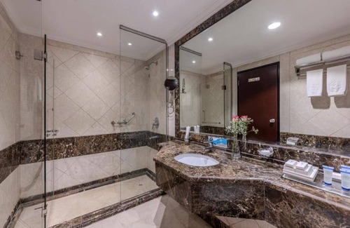 Ajyad Hotel | Discover Al Shohada: Family-Friendly with Great Amenities