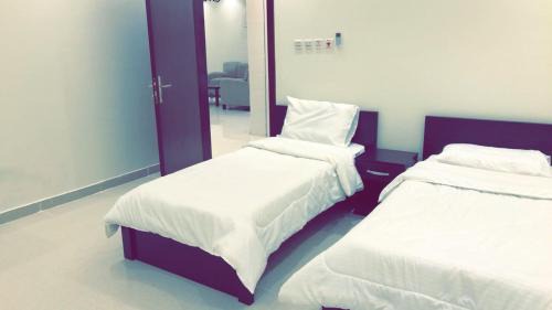 Taif Villa | Inviting Al Taif Villas: Family-Friendly with Pool Access