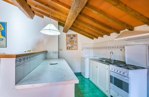 Marradi House | Experience Al Volo del Nibbio with Lake Views & Pool