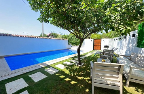 Alacati Villa | Experience Relaxation at Alaçatı Limon Villa with Pool