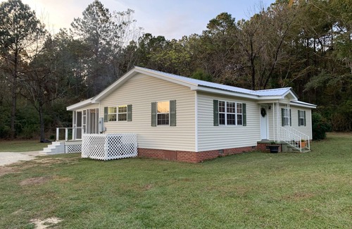 Wing House | Explore Alabama Cabin in National Forest with Family-Friendly Amenities