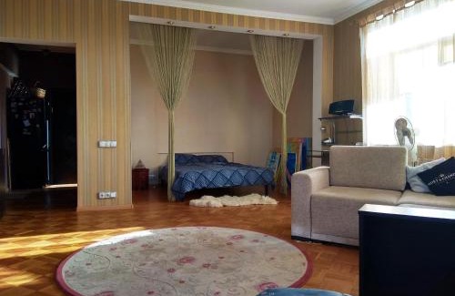 Dniprovs'kyi District Apartment | Pet-Friendly Alabama Mama: Guest Rated 8.9/10 Stay