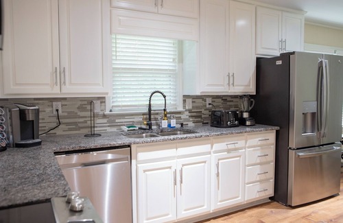 Northport House | Ideal Stay Near Alabama University: 5-Bedroom Home by Lake