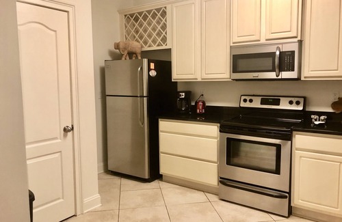 Tuscaloosa Condo | Experience Alabama Victory Getaway: Top-Rated Amenities Await