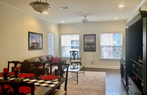 Tuscaloosa Condo | Experience Alabama Victory Getaway: Top-Rated Amenities Await