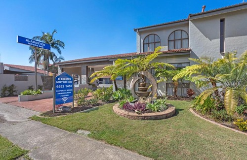 Taree Hotel | Experience Comfort at Alabaster Motor Inn with Pool & Breakfast