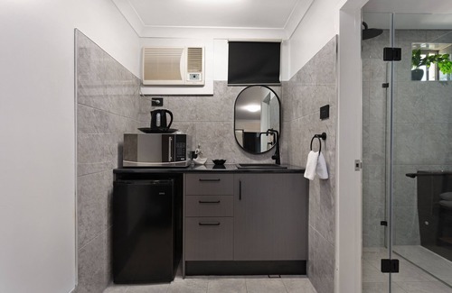 Taree Hotel | Comfortable Alabaster Motor Inn with Pool & Restaurant
