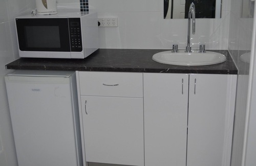Taree Hotel | Comfortable Alabaster Motor Inn with Pool & Restaurant