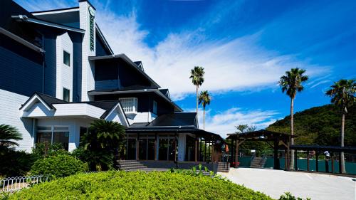Shirahama House | Relax at Alaise De Bale Shirahama with Oceanfront Views