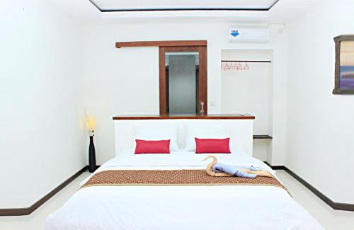Senggigi Hotel | Beachfront Retreat at Alam Mimpi Hotel with Pool & Breakfast
