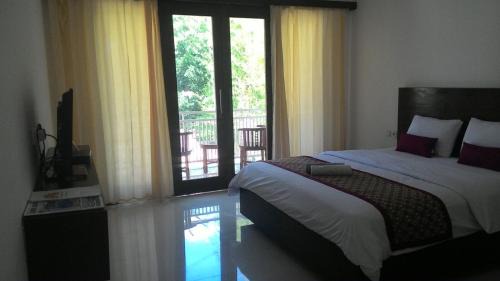 Senggigi Hotel | Beachfront Retreat at Alam Mimpi Hotel with Pool & Breakfast